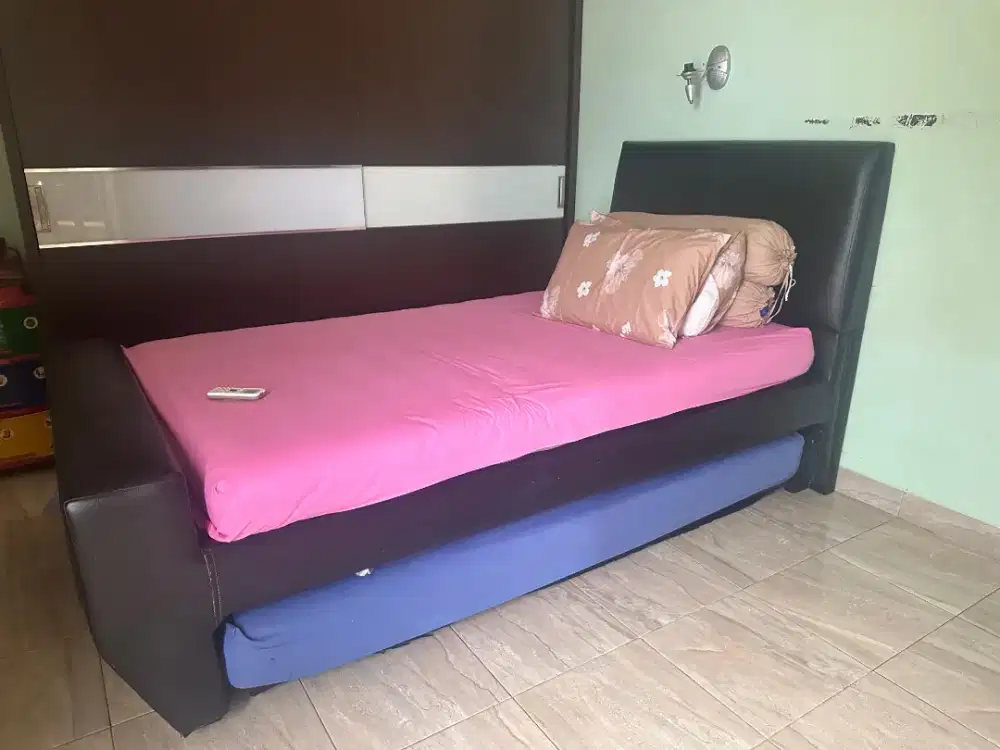 tempat tidur single