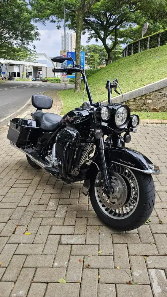 Harley Davidson Roadking Custom 2009 Original FULL PAPER