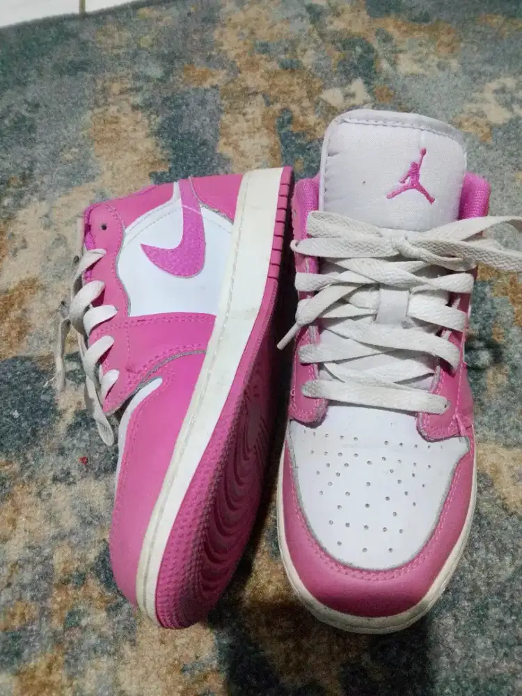 Nike Air Jordan 1 Low Fire Pink