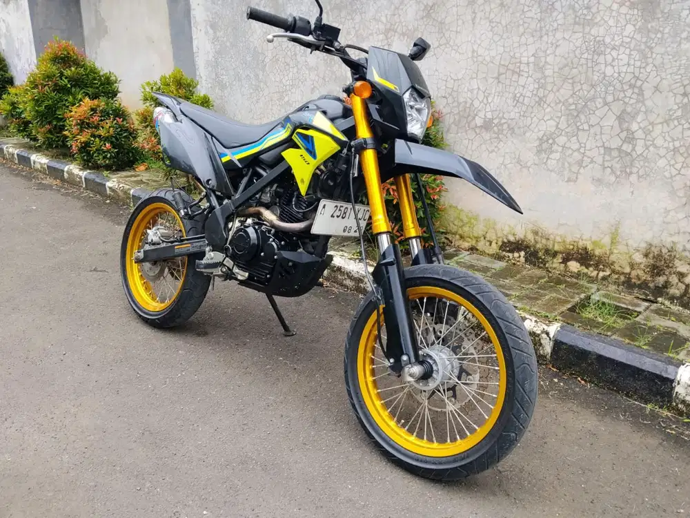 (#) dijual kawasaki d-tracker 150cc 2024 kondisi gres