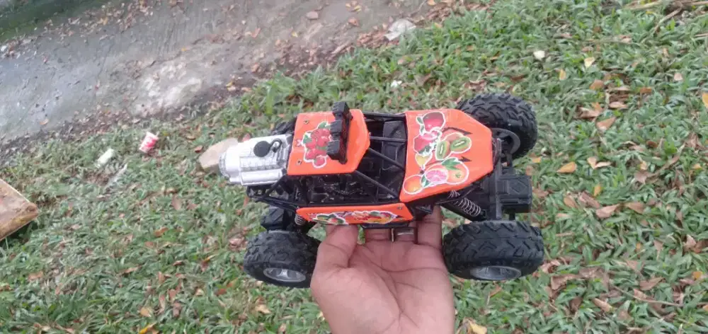 Di jual asli dan original  mobil remot ada asap,lampu,musik dll murah