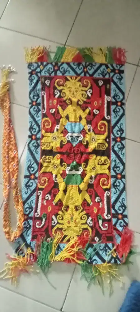 Bisa buat hiasan dinding dan taplak meja