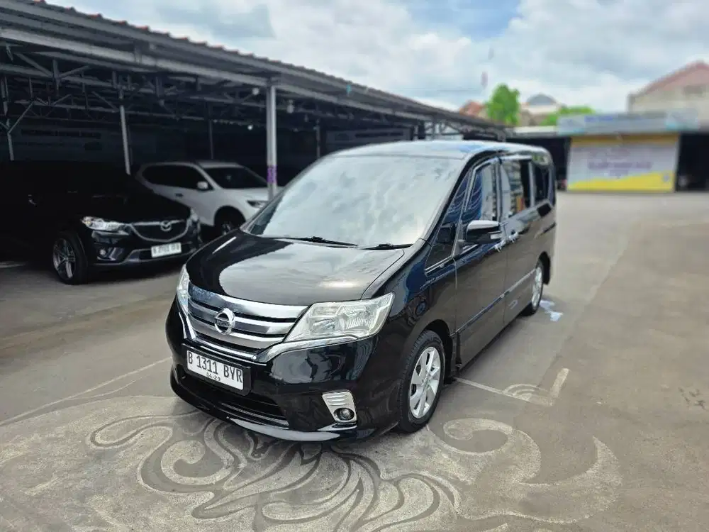 Nissan Serena HWS Matic 2014 Dp 5 Juta Promo