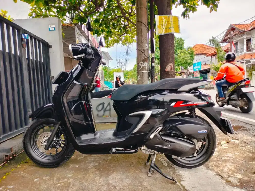 Stylo hitam Deva motor