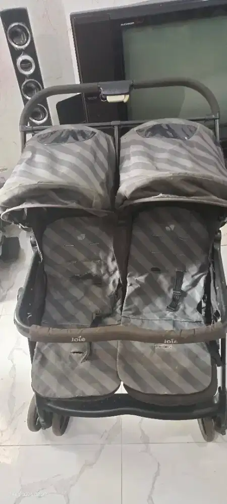 Di Jual Stroller Preloved twins merk JOEI