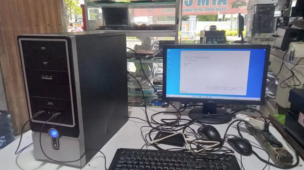 Komputer core i3 LCD 20'' merk ben-Q