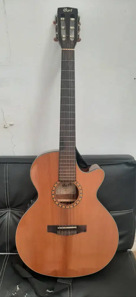 GitaR Akustik elektRik CoRt