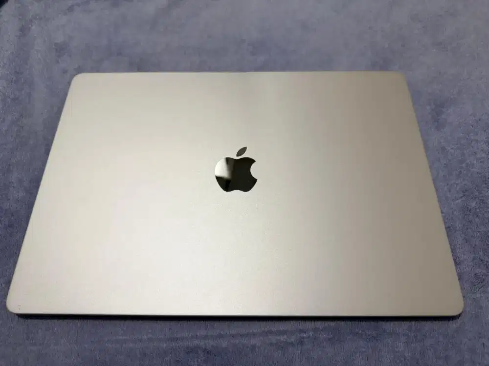 Macbook m3 15 inch 8/256gb