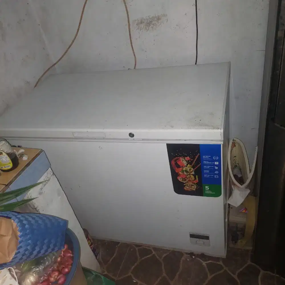 Jual frezer gea 318l pemakaian 2 minggu