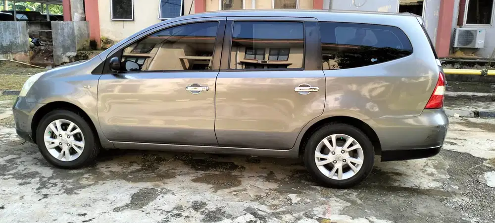 Nissan Livina 2012 Bensin