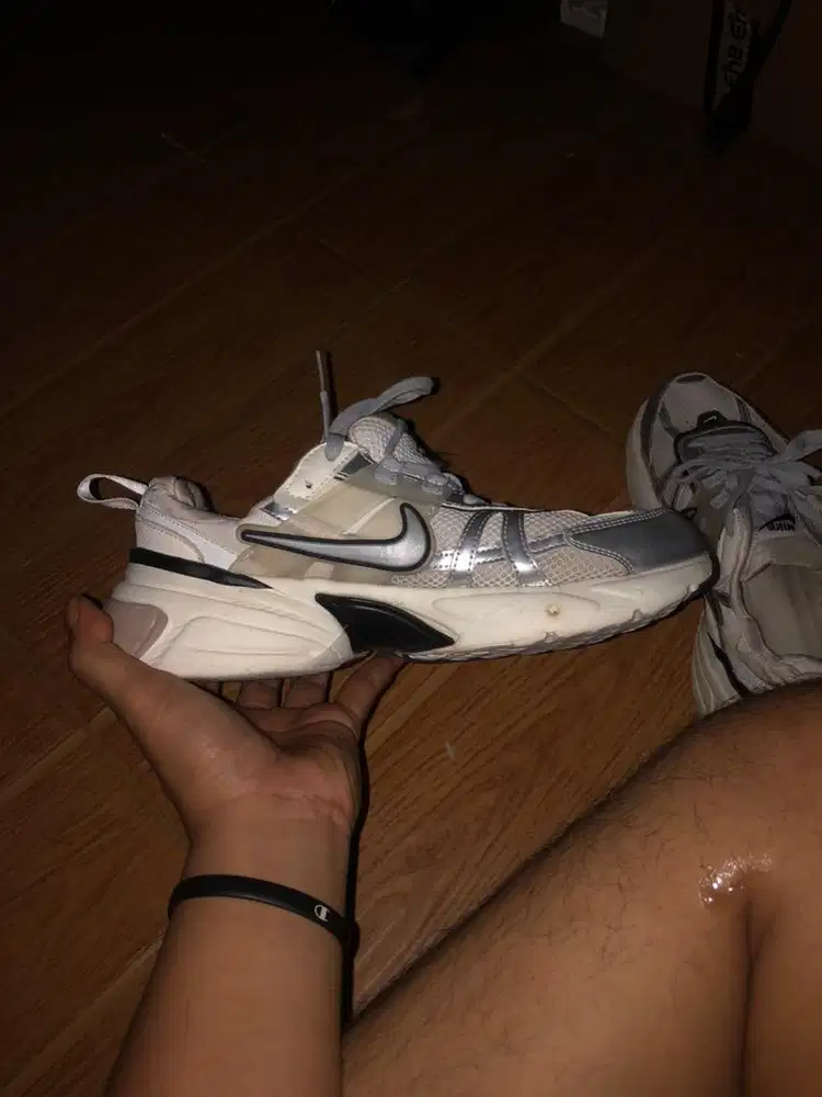 Sepatu running nike v2k size 42