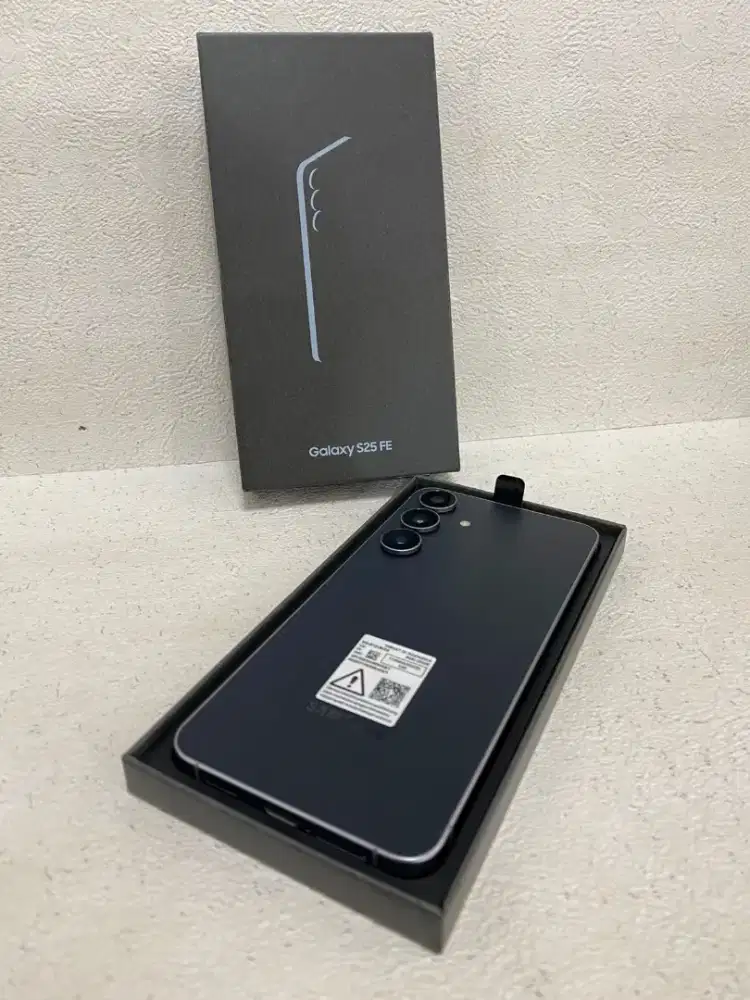 SAMSUNG S25 FE 256GB like new