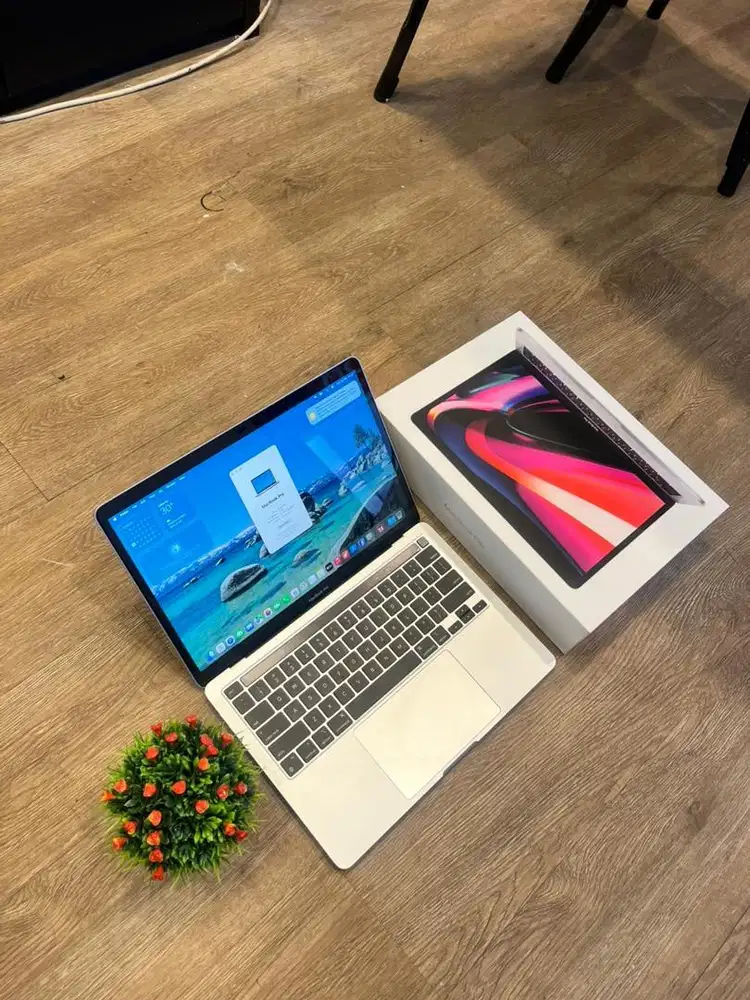 Macbook Pro m1 8/256gb Silver