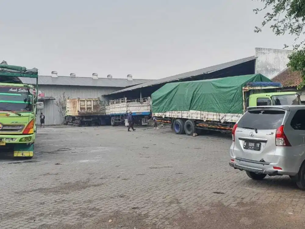 Gudang Murah Raya Trosobo Sidoarjo Komersial area dilalui kontainer