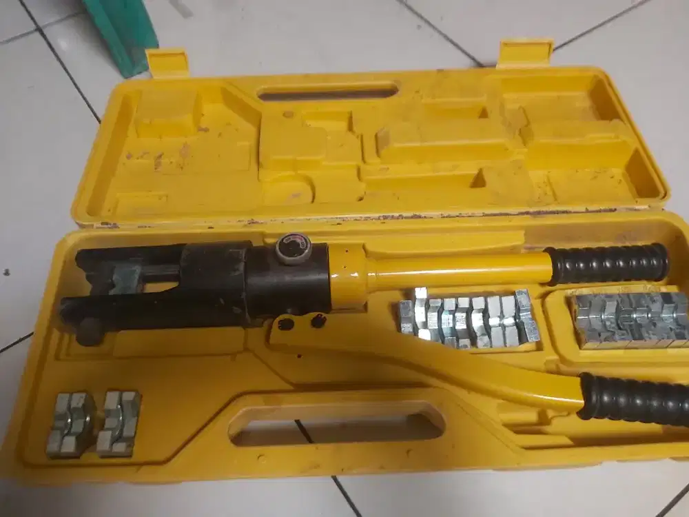 Tang pres skun merk haston