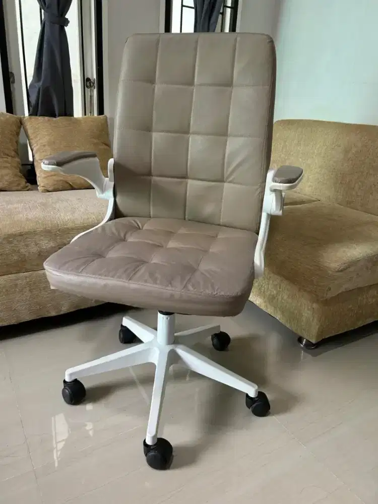 Di jual kursi kerja kantor