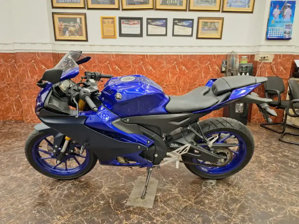 DP PROMO YAMAHA R15 V4 TH 2023 KM.8RB MOTOR MULUS GARANSI MESIN