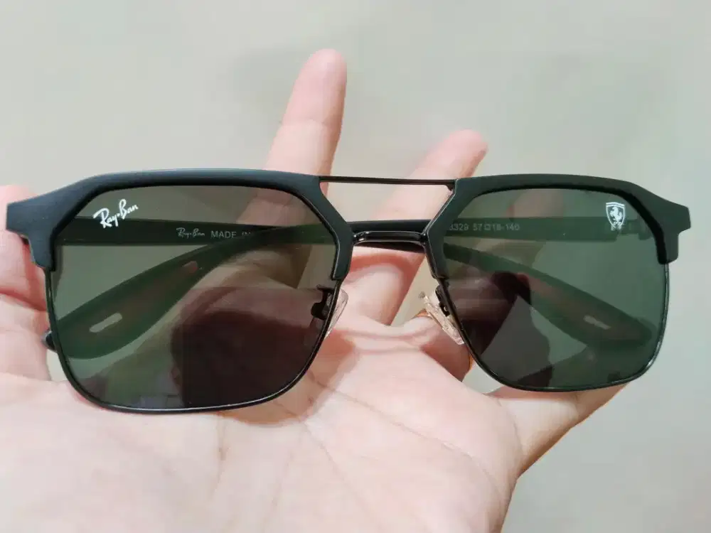 Kacamata rayban frry hitam