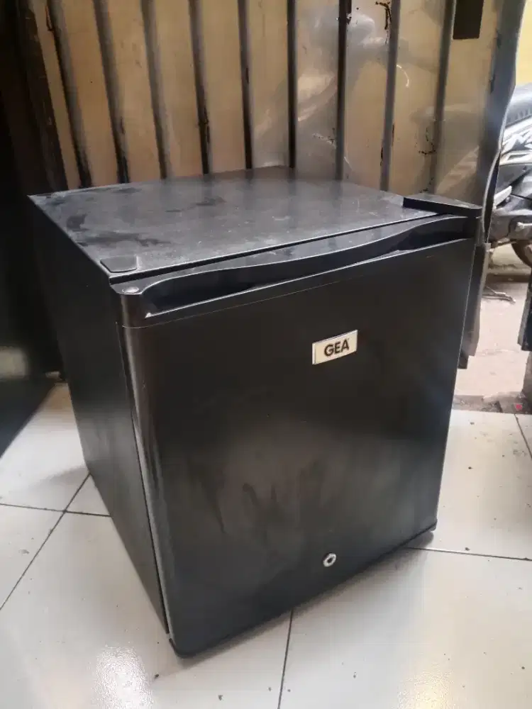 KULKAS MINIBAR GEA