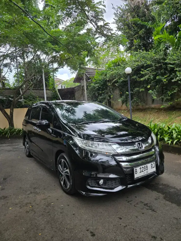 Honda Odyssey 2.4 AT – Hitam – Pajak Panjang 2030