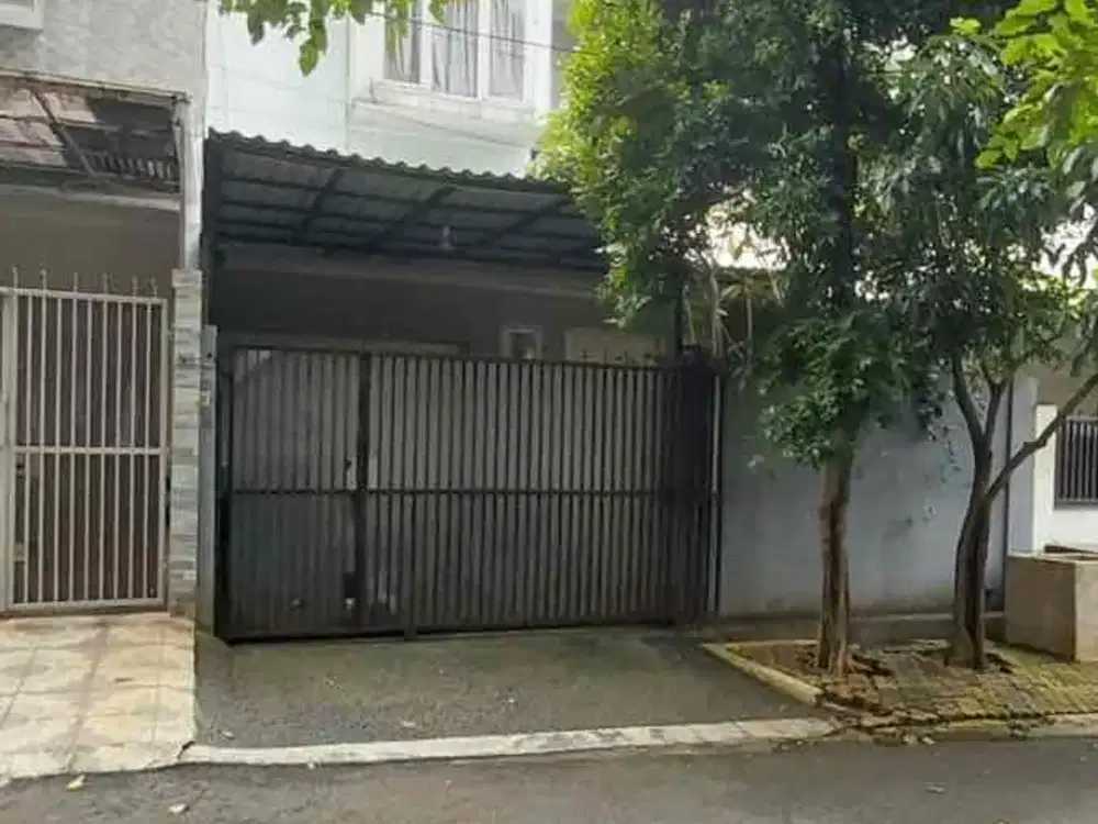 Rumah bagus dekat Apartemen di Dalam Komplek Jakarta Selatan
