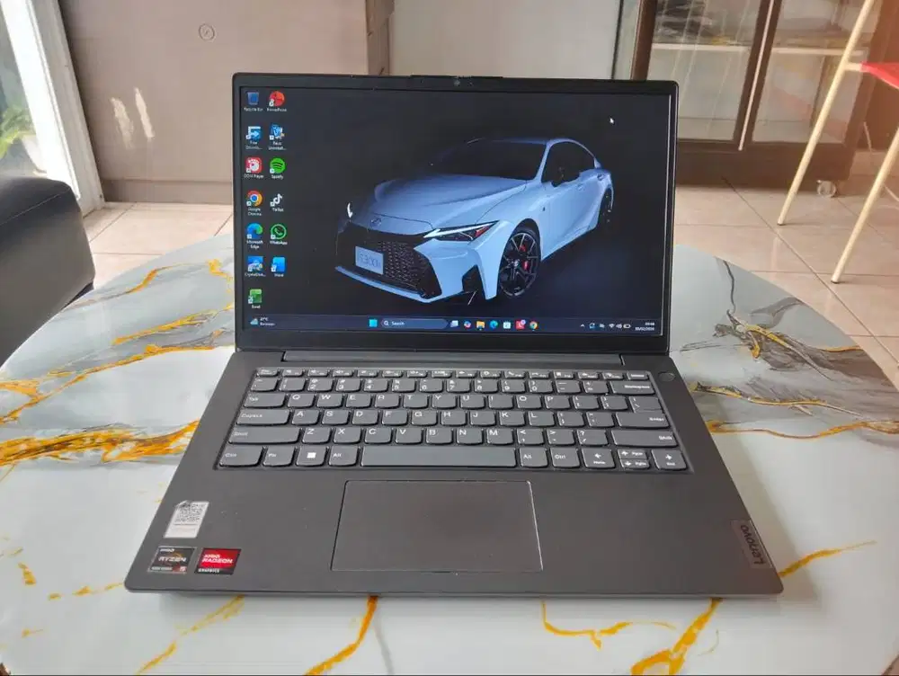 Laptop Grafis Lenovo V14 G2-ALC AMD Ryzen 5 5500U RAM 8GB DDR4 SSD 256