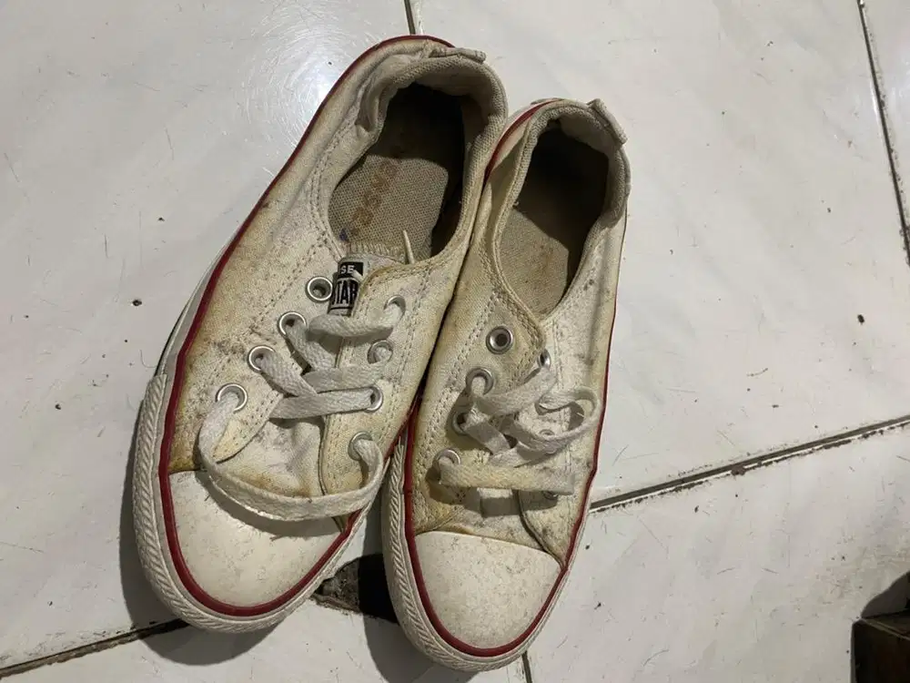 Sepatu converse ori