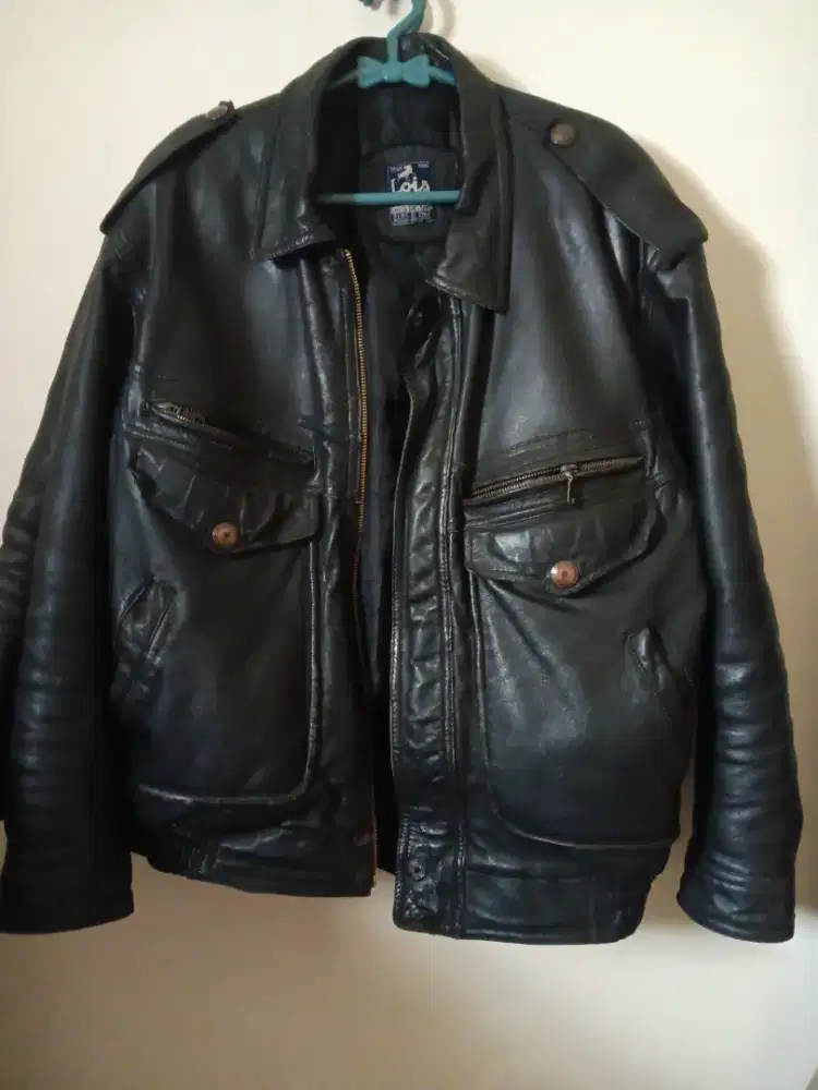 Jaket Kulit merk Lois