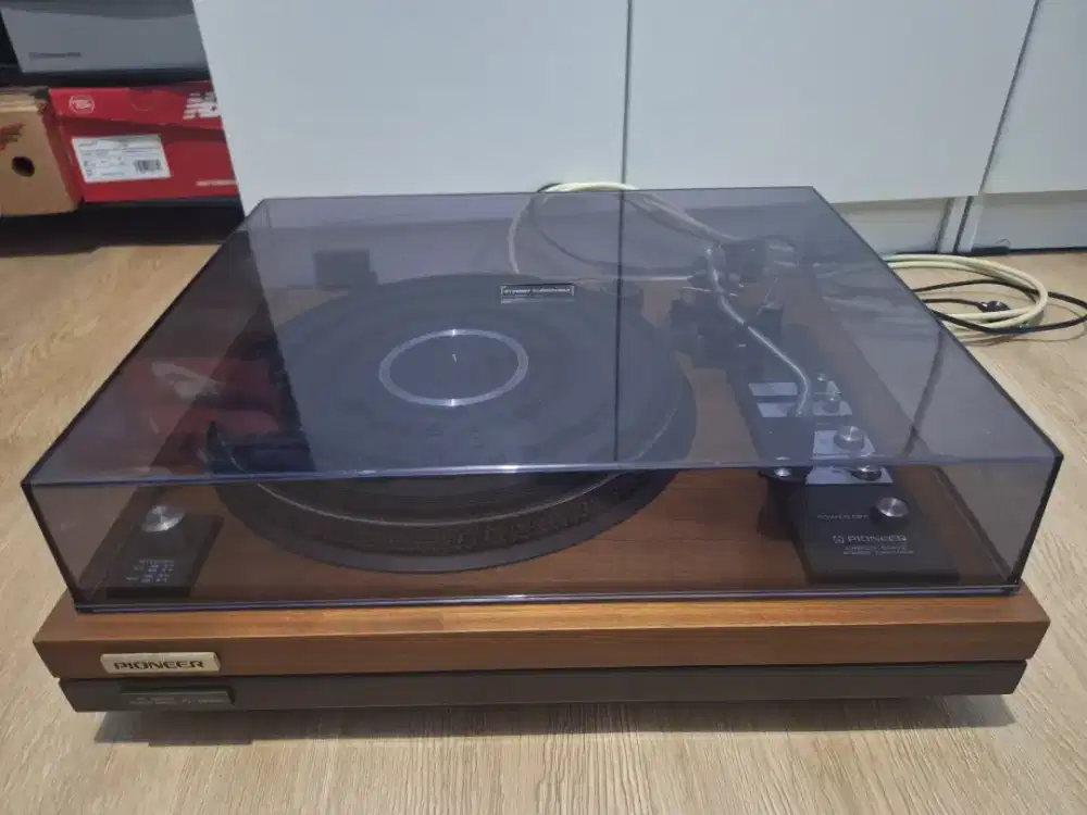 Turntable pioneer PL-1400c