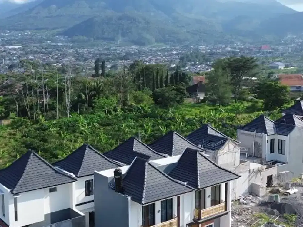 Di jual villa batu 3 lantai view pegunungan batu dekat alun alun