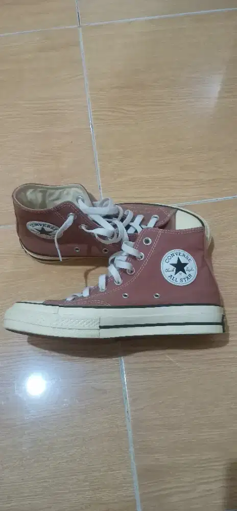 Sepatu converse size 38