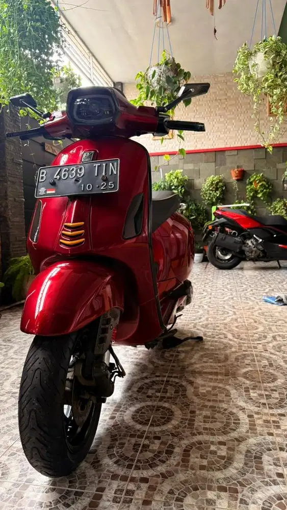 Vespa sprint 3V merah maroon 2015 (not i-get)