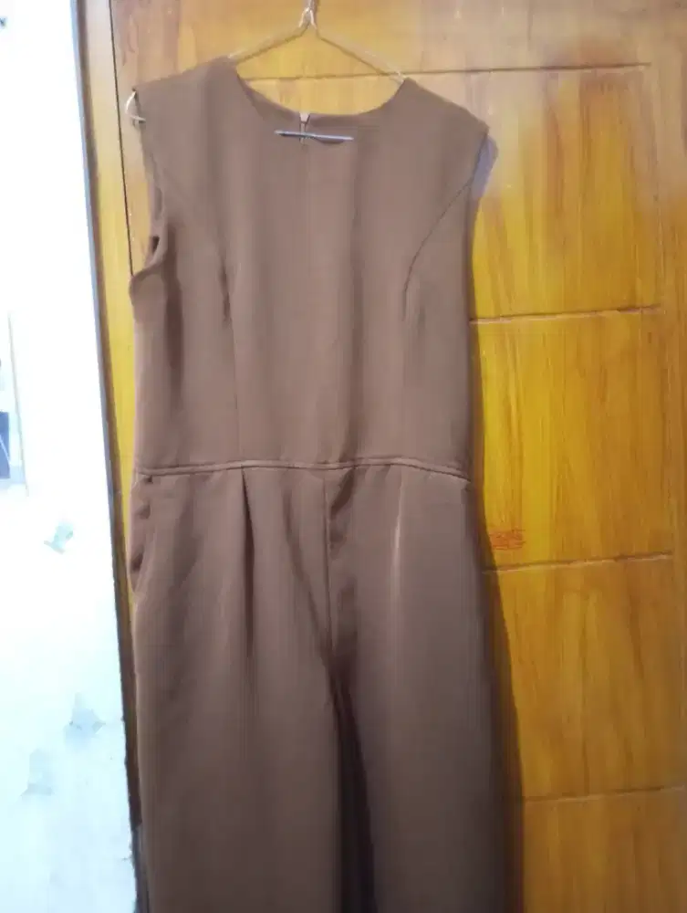 Jumpsuit Warna Coklat Tua