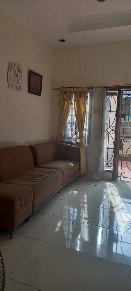 Di sewa rumah 2 lantai di perumahan daan mogot arcadia
