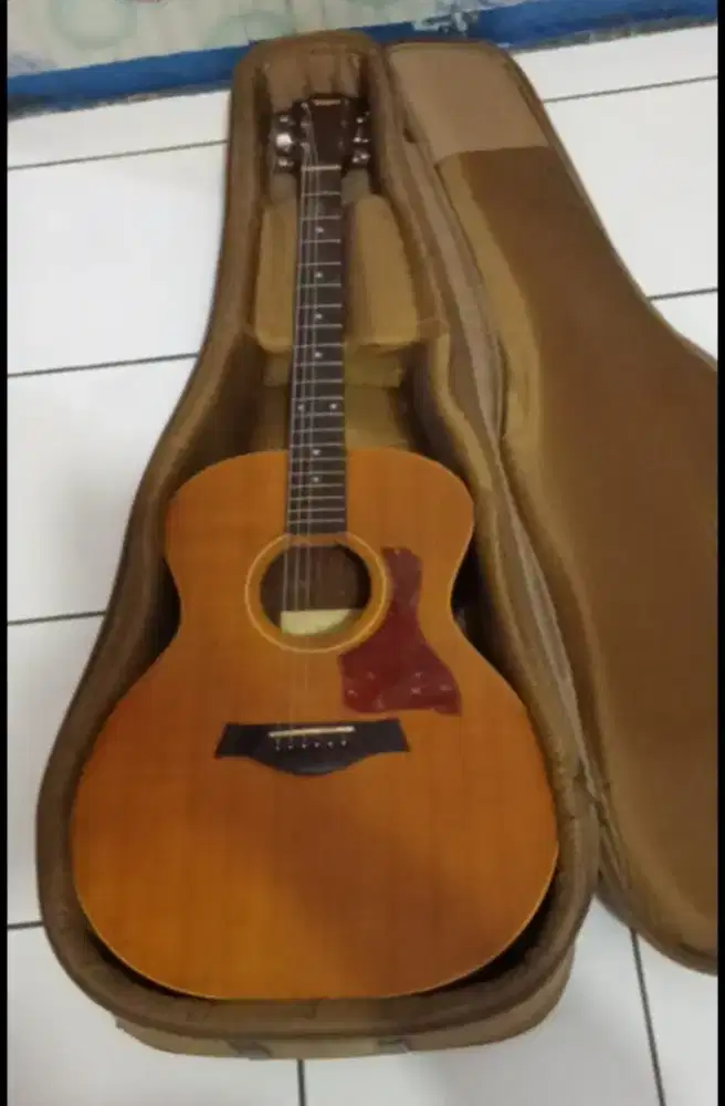 Guitar Taylor 214 grand auditorium acoustic