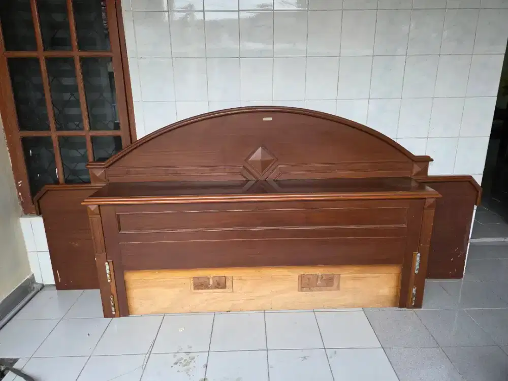 Dijual dipan / ranjang kasur kayu jati kondisi masih bagus