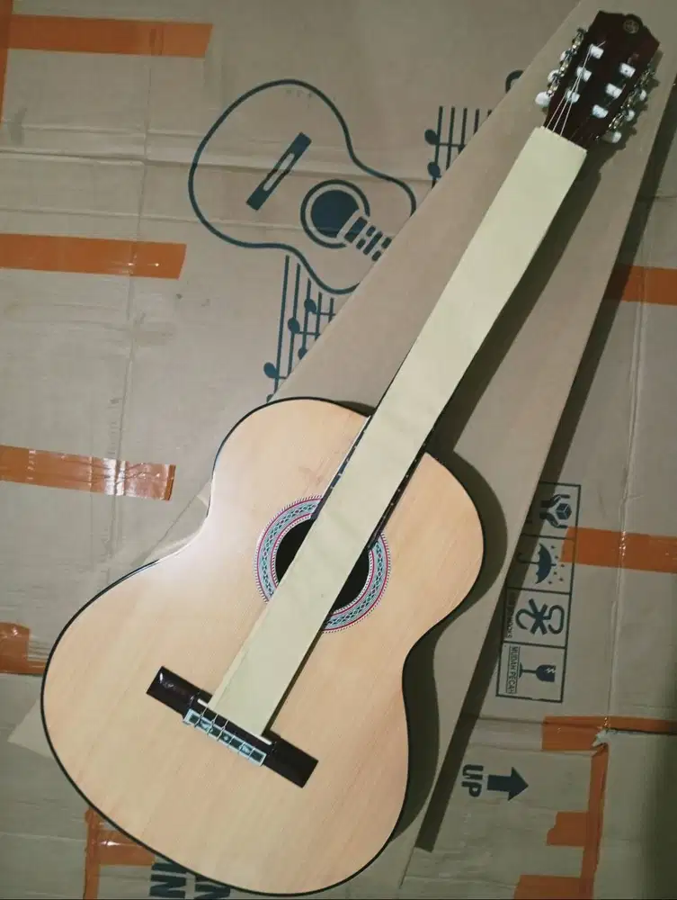 GITAR AKUSTIK CLASIC NYLON TANAM BESI KONDISI BARU