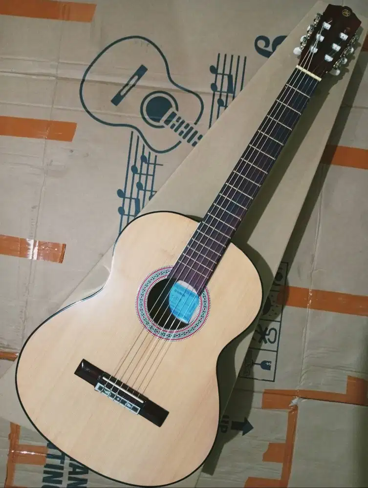 GITAR AKUSTIK CLASIC NYLON TANAM BESI KONDISI BARU