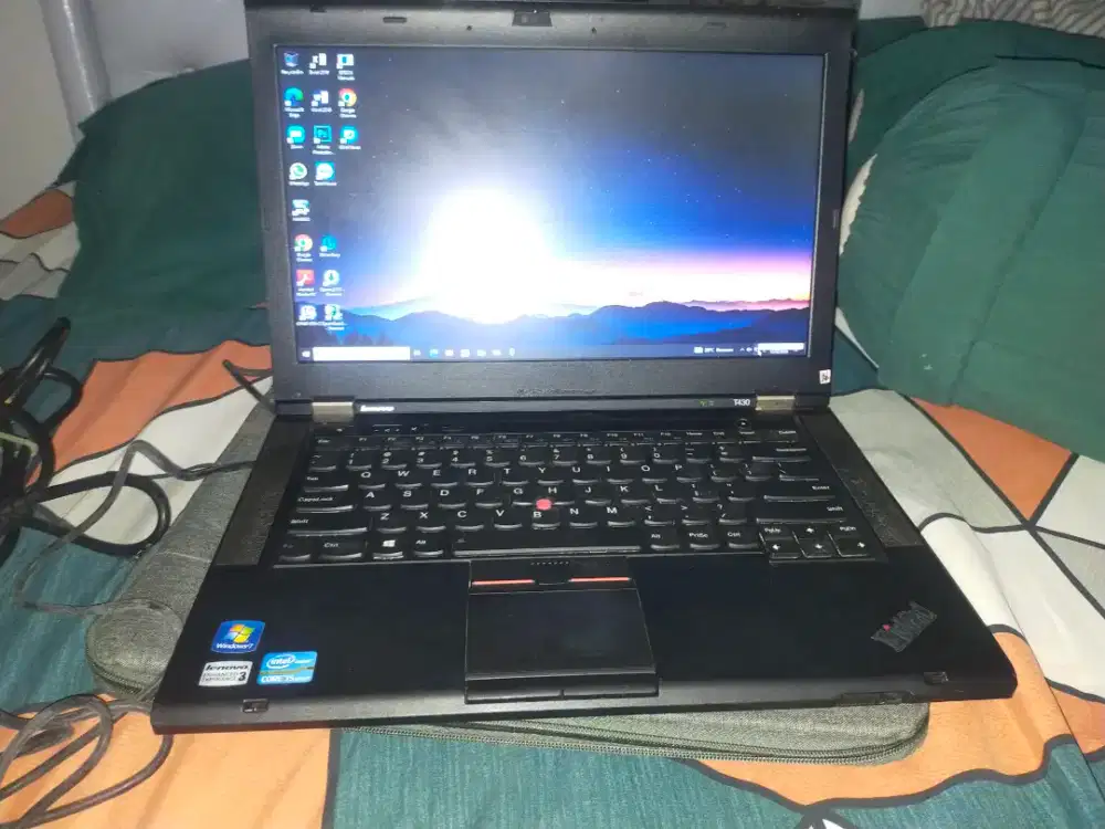 Laptop Lenovo Thinkpad T430
Intel core i5
Ram 8GB
Hardisk 500GB