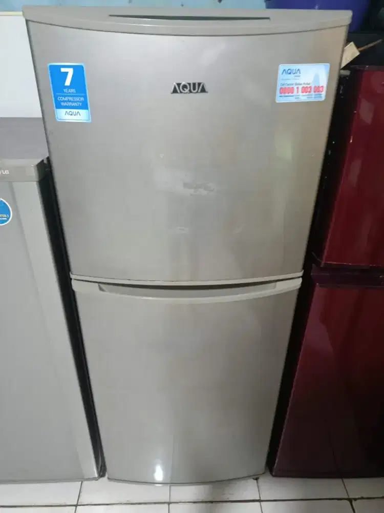 Kulkas 2 pintu merek AQUA