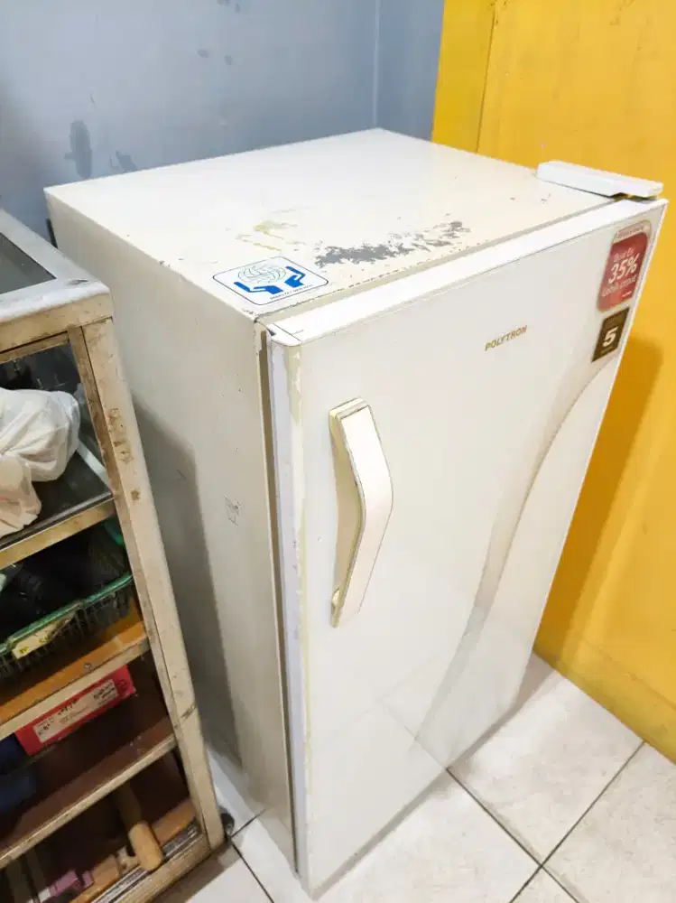 Unit kulkas merk Polytron type 1pintu dingin bagus