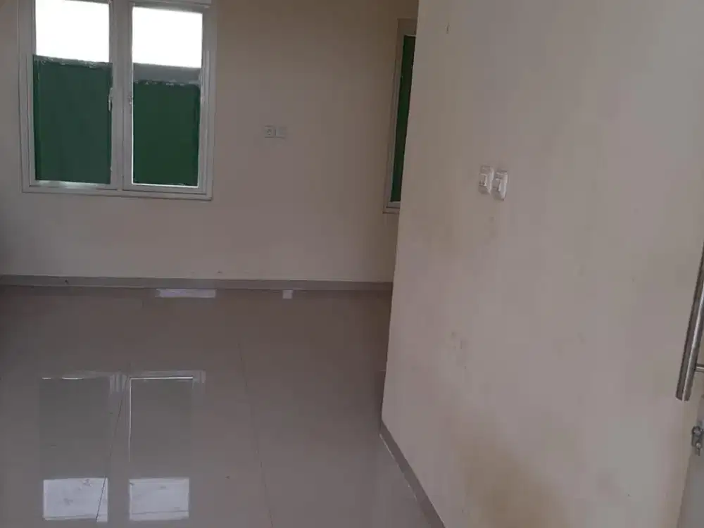 Dijual rumah Green Mansion dan sewa lahan usaha di surabaya timur