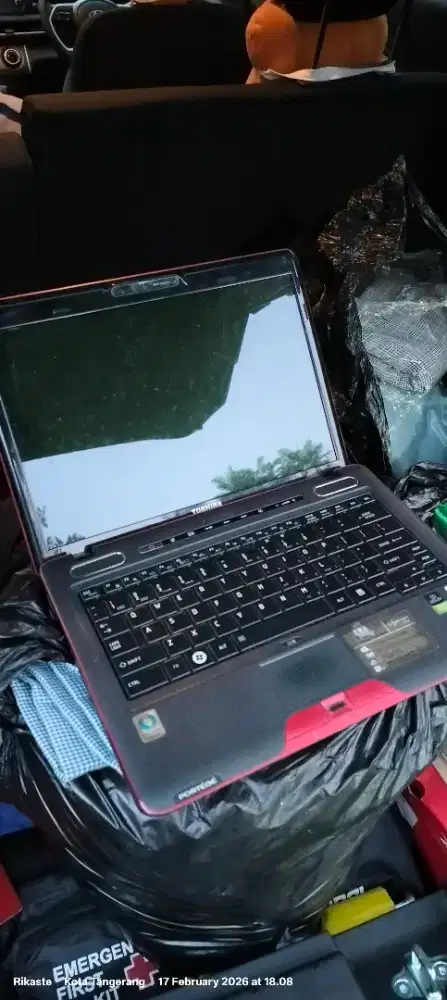 Toshiba Laptop Merah