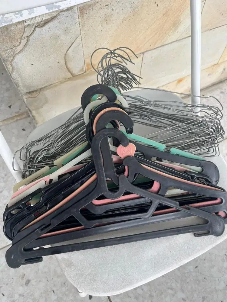 DIJUAL HANGER BAJU BESI DAN PLASTIK