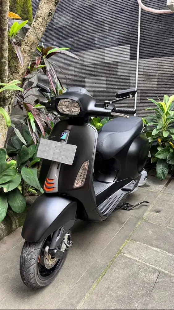 Vespa Sprint S Black Convinto 2025.