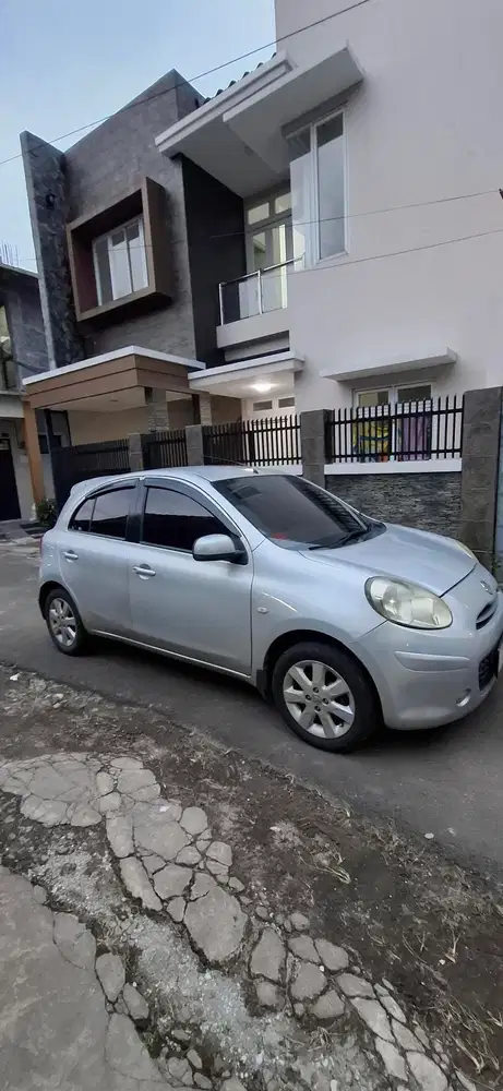 Nissan March 2011 Bensin