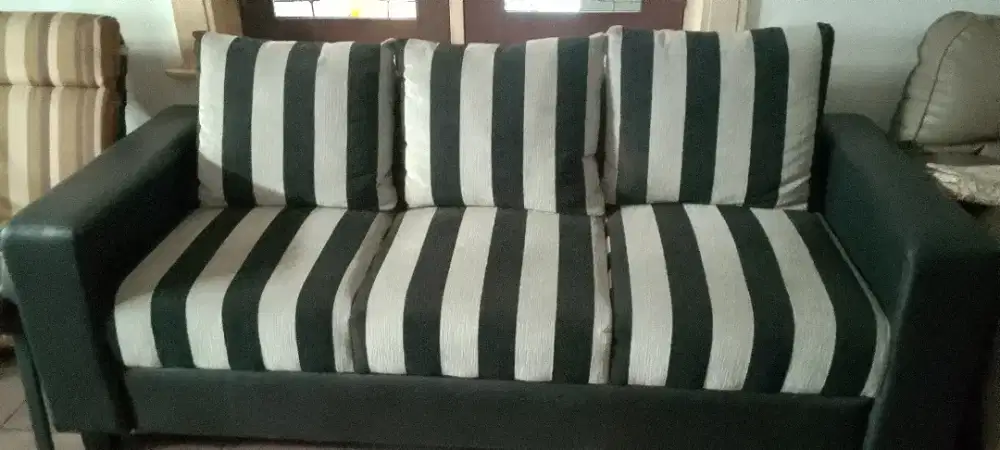 Dijual segera sofa tamu