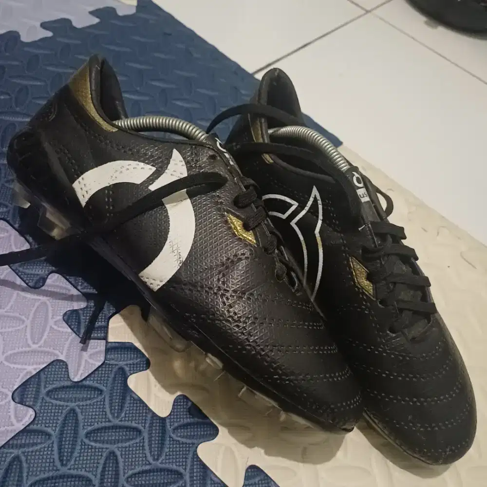 Sepatu bola ortuseight ukuran 39 | nego