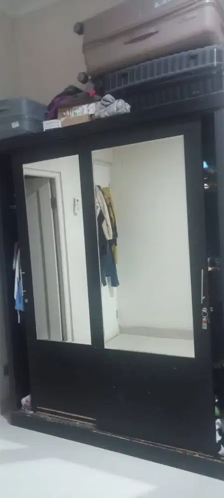 Lemari Pakaian 2 pintuk ada 3 sekat
