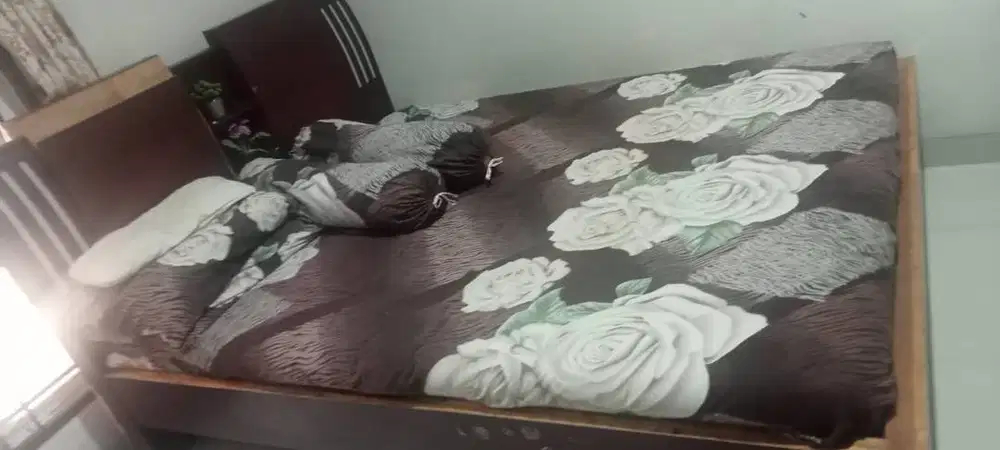 Tempat Tidur Kayu Mahoni Kasur Nyaman